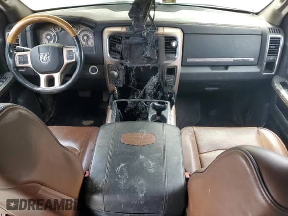 2013 Ram 1500 Limited z VIN 1C6RR7WT0DS711366, wystawiony jako Copart lot #70709985 z przebiegiem Nie podano mil oraz Szkoda całkowita • Salvage title. Historia ofert i sprzedaży dostępna na DreamBid. Obrazek 8.