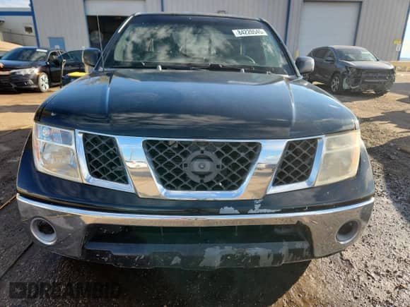 2005 Nissan Frontier SE z VIN 1N6AD06U95C411015, wystawiony jako Copart lot #84220545 z przebiegiem 167 313 mil mil oraz Szkoda całkowita • Salvage title. Historia ofert i sprzedaży dostępna na DreamBid. Obrazek 5.