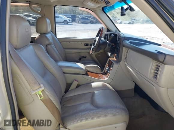 2004 Cadillac Escalade with VIN 1GYEC63TX4R299594, listed as a IAAI auction lot 41833184 with 320,822 mi miles and . Bid and sale history available at DreamBid. Image 5.