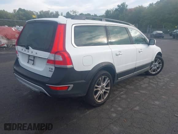 2016 Volvo XC70 T5 Premier z VIN YV4612NK2G1259569, wystawiony jako IAAI lot #43295346 z przebiegiem 120 157 mil mil oraz . Historia ofert i sprzedaży dostępna na DreamBid. Obrazek 4.