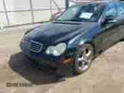 2005 Mercedes-Benz C 230 Kompressor z VIN WDBRF40J15F611535, wystawiony jako IAAI lot #43260919 z przebiegiem 142 192 mil mil oraz . Historia ofert i sprzedaży dostępna na DreamBid. Obrazek 6.