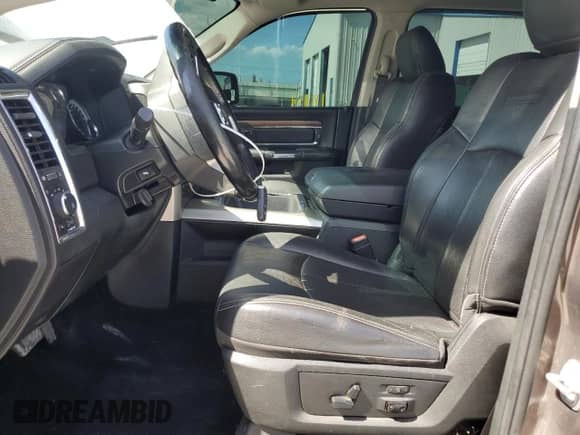 2018 Ram 1500 Laramie z VIN 1C6RR7NT1JS193944, wystawiony jako Copart lot #67109435 z przebiegiem 127 030 mil mil oraz Szkoda całkowita • Salvage title. Historia ofert i sprzedaży dostępna na DreamBid. Obrazek 7.