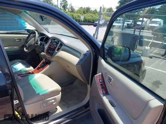 2007 Toyota Highlander z VIN JTEGW21A370018014, wystawiony jako IAAI lot #42821986 z przebiegiem 255 900 mil mil oraz . Historia ofert i sprzedaży dostępna na DreamBid. Obrazek 5.