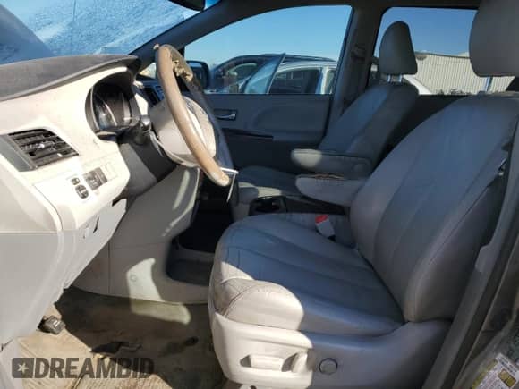 2013 Toyota Sienna XLE AAS с VIN 5TDYK3DCXDS365887, выставлен на аукционе Copart как лот 90438455 с пробегом 279 518 миль миль и Чистый • Clean title. История ставок и продаж доступна на DreamBid. Изображение 7.