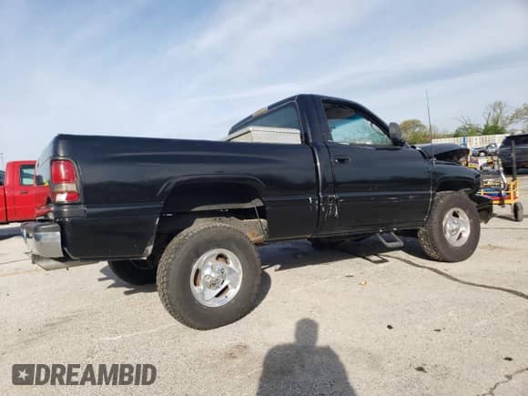 1998 Dodge 1500 z VIN 3B7HC16Y1WM205541, wystawiony jako Copart lot #62191735 z przebiegiem 113 610 mil mil oraz Nie do naprawy • Non repairable. Historia ofert i sprzedaży dostępna na DreamBid. Obrazek 3.