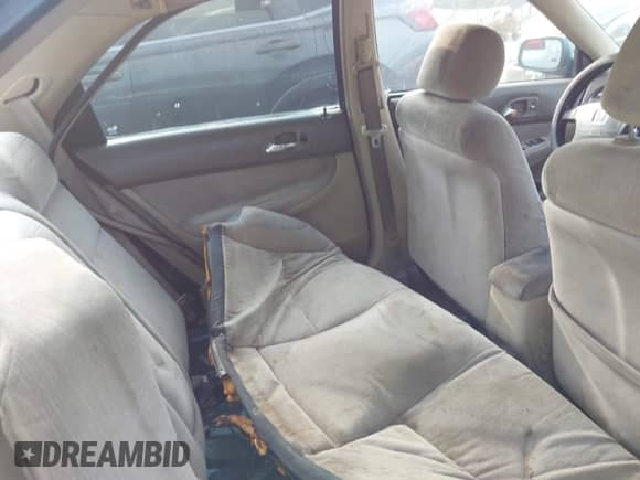 1994 Honda Accord LX z VIN 1HGCD5631RA068896, wystawiony jako IAAI lot #42552798 z przebiegiem 283 022 mil mil oraz . Historia ofert i sprzedaży dostępna na DreamBid. Obrazek 8.