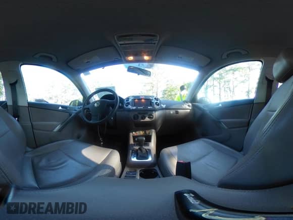 2010 Volkswagen Tiguan S с VIN WVGAV7AX5AW512292, выставлен на аукционе IAAI как лот 42530082 с пробегом 79 007 миль миль и . История ставок и продаж доступна на DreamBid. Изображение 18.