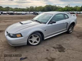 2001 Ford Mustang GT Deluxe с VIN 1FAFP42X31F132388, выставлен на аукционе Copart как лот 70683905 с пробегом 149 365 миль миль и На запчасти • Non repairable. История ставок и продаж доступна на DreamBid. Изображение 1.