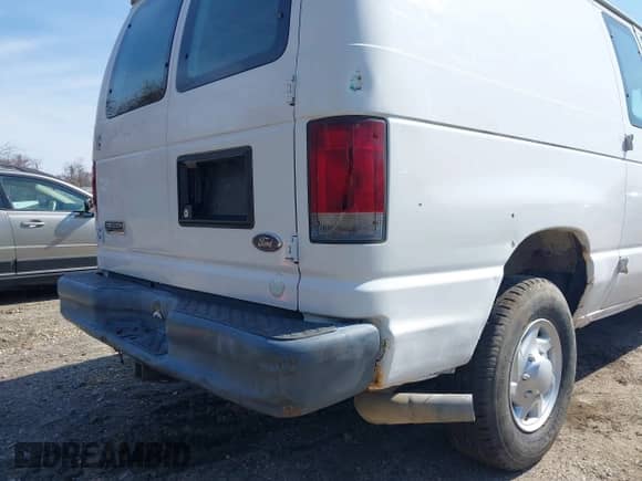 2009 Ford Econoline Cargo Commercial with VIN 1FTSE34P59DA00617, listed as a IAAI auction lot 41789890 with 26,444 mi miles and . Bid and sale history available at DreamBid. Image 15.