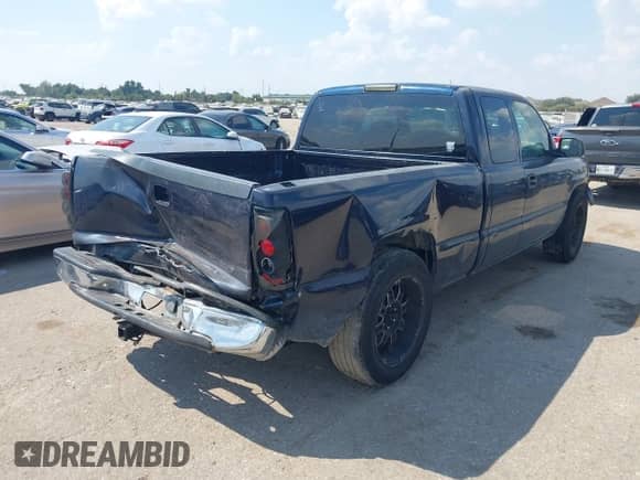 2005 Chevrolet Silverado 1500 Work Truck z VIN 1GCEC19X75Z352059, wystawiony jako IAAI lot #43358817 z przebiegiem Nie podano mil oraz . Historia ofert i sprzedaży dostępna na DreamBid. Obrazek 4.