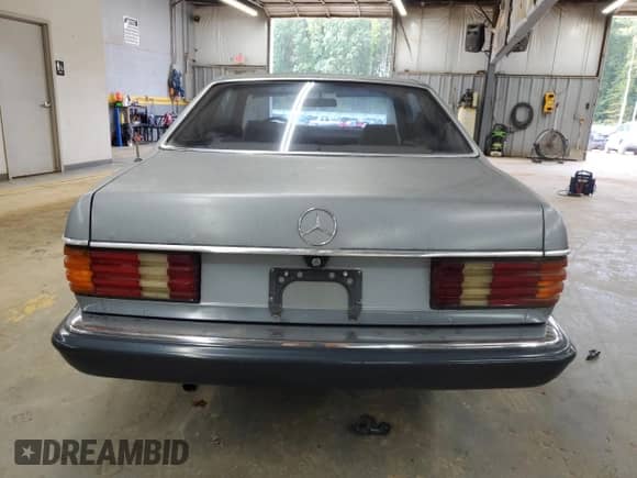 1982 Mercedes-Benz 380 z VIN WDBCA43A7CB002423, wystawiony jako Copart lot #73436484 z przebiegiem 194 305 mil mil oraz Czysty tytuł • Clean title. Historia ofert i sprzedaży dostępna na DreamBid. Obrazek 6.