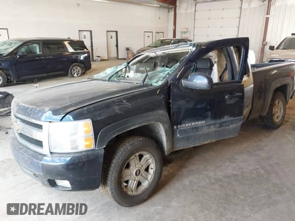 2008 Chevrolet Silverado 1500 2LT z VIN 2GCEK19J681135842, wystawiony jako IAAI lot #43380284 z przebiegiem 189 292 mil mil oraz . Historia ofert i sprzedaży dostępna na DreamBid. Obrazek 2.