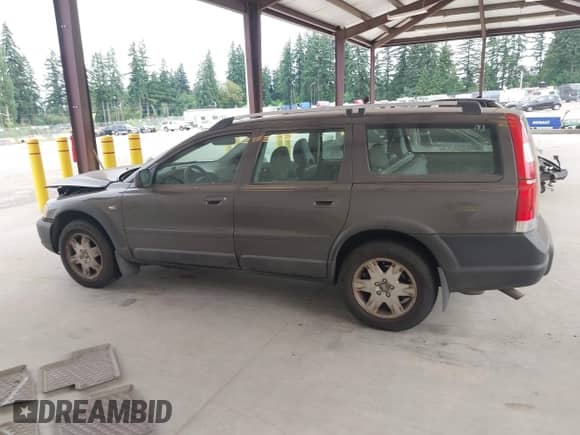 2005 Volvo XC70 with VIN YV1SZ592X51174914, listed as a IAAI auction lot 42689011 with 173,780 mi miles and . Bid and sale history available at DreamBid. Image 14.