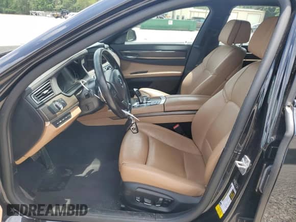 2015 BMW 7 Series 740Li z VIN WBAYE4C53FD138830, wystawiony jako Copart lot #60866995 z przebiegiem 190 317 mil mil oraz Czysty tytuł • Clean title. Historia ofert i sprzedaży dostępna na DreamBid. Obrazek 7.