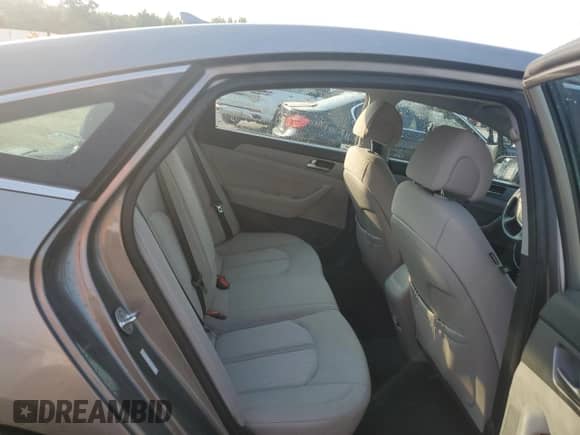 2017 Hyundai Sonata SE z VIN KMHE24L36HA062582, wystawiony jako Copart lot #81249235 z przebiegiem 142 559 mil mil oraz Szkoda całkowita • Salvage title. Historia ofert i sprzedaży dostępna na DreamBid. Obrazek 10.