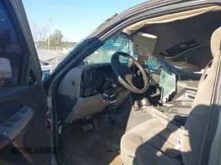 1999 Chevrolet Silverado 2500 LT с VIN 1GCGK29U8XE161901, выставлен на аукционе IAAI как лот 41683517 с пробегом Не указан миль и . История ставок и продаж доступна на DreamBid. Изображение 5.