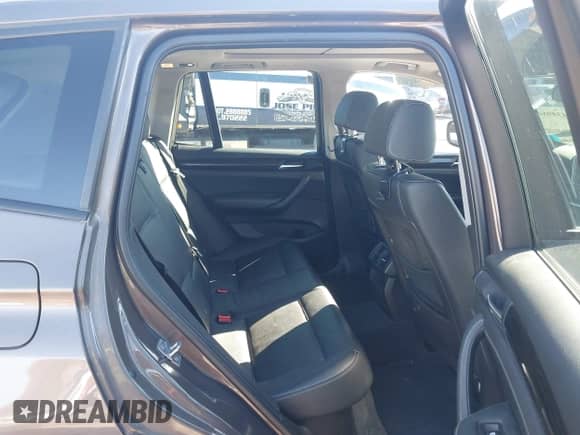 2013 BMW X3 xDrive28i z VIN 5UXWX9C54D0A09566, wystawiony jako IAAI lot #43498456 z przebiegiem 232 699 mil mil oraz . Historia ofert i sprzedaży dostępna na DreamBid. Obrazek 8.