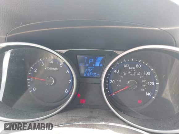 2013 Hyundai Tucson GLS z VIN KM8JU3AC4DU684497, wystawiony jako IAAI lot #42767585 z przebiegiem 83 250 mil mil oraz . Historia ofert i sprzedaży dostępna na DreamBid. Obrazek 7.