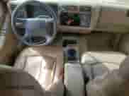 1996 Chevrolet Blazer z VIN 1GNDT13W0T2182796, wystawiony jako Copart lot #72577554 z przebiegiem 133 565 mil mil oraz Szkoda całkowita • Salvage title. Historia ofert i sprzedaży dostępna na DreamBid. Obrazek 8.