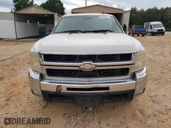 2008 Chevrolet Silverado 2500HD Work Truck with VIN 1GCHK23628F173472, listed as a Copart auction lot 84760475 with 586,592 mi miles and Salvage title. Bid and sale history available at DreamBid. Image 5.