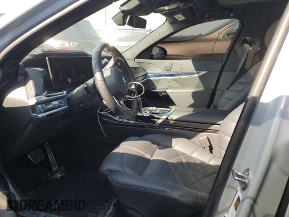 2024 BMW 7 Series 740i xDrive with VIN WBA33EH03RCR24009, listed as a Copart auction lot 49377095 with 231 mi miles and Salvage title. Bid and sale history available at DreamBid. Image 7.