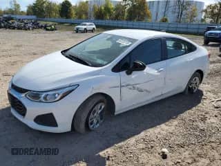2019 Chevrolet Cruze LS с VIN 1G1BC5SM2K7110984, выставлен на аукционе Copart как лот 84723715 с пробегом 44 152 миль миль и Списание • Salvage title. История ставок и продаж доступна на DreamBid. Изображение 1.