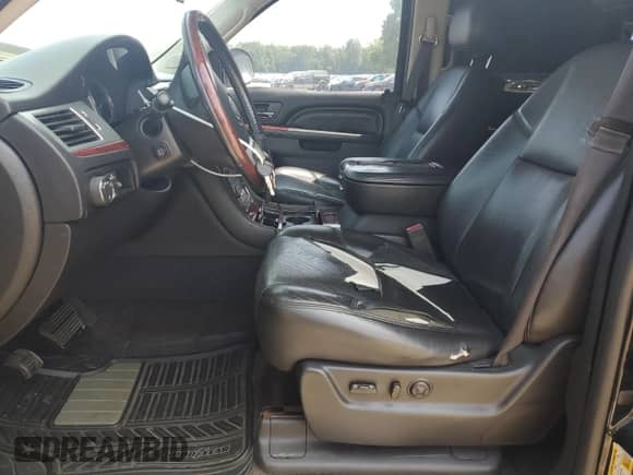 2014 Cadillac Escalade ESV Luxury с VIN 1GYS4HEF0ER239392, выставлен на аукционе Copart как лот 68245055 с пробегом 184 699 миль миль и Списание • Salvage title. История ставок и продаж доступна на DreamBid. Изображение 7.