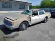 1984 Chevrolet Impala z VIN 2G1AL69H7E9196239, wystawiony jako Copart lot #57792885 z przebiegiem Nie podano mil oraz Szkoda całkowita • Salvage title. Historia ofert i sprzedaży dostępna na DreamBid. Obrazek 1.
