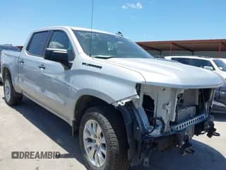 2022 Chevrolet Silverado 1500 Custom z VIN 1GCPWBEK0NZ221605, wystawiony jako IAAI lot #42492573 z przebiegiem 46 916 mil mil oraz . Historia ofert i sprzedaży dostępna na DreamBid. Obrazek 1.