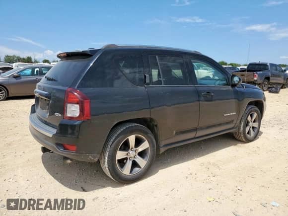 2016 Jeep Compass Latitude with VIN 1C4NJDEB8GD557522, listed as a Copart auction lot 67559545 with 134,039 mi miles and Salvage title. Bid and sale history available at DreamBid. Image 3.
