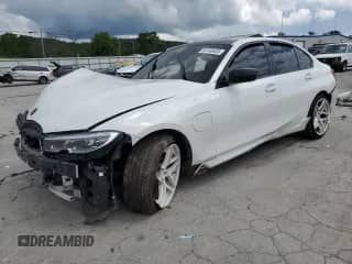 2022 BMW 3 Series 330e с VIN 3MW5P7J07N8C63637, выставлен на аукционе Copart как лот 58748635 с пробегом 81 778 миль миль и Списание • Salvage title. История ставок и продаж доступна на DreamBid. Изображение 1.