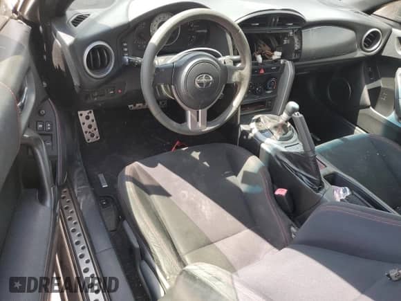 2014 Scion FR-S z VIN JF1ZNAA13E8701961, wystawiony jako Copart lot #62216845 z przebiegiem Nie podano mil oraz Czysty tytuł • Clean title. Historia ofert i sprzedaży dostępna na DreamBid. Obrazek 8.