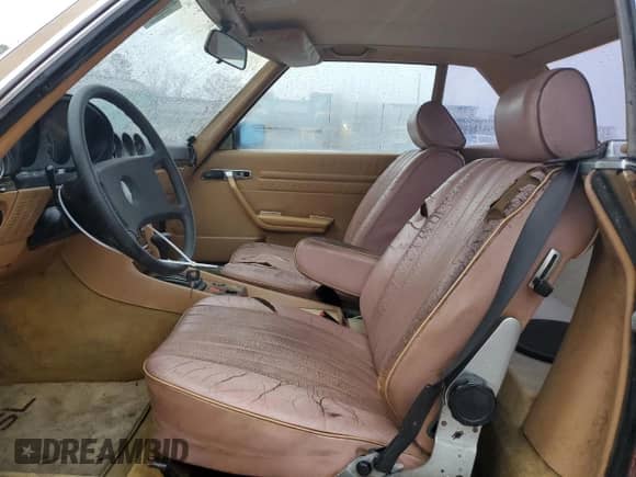 1985 Mercedes-Benz SL с VIN WDBBA45C9FA016084, выставлен на аукционе Copart как лот 86268694 с пробегом 94 159 миль миль и Чистый • Clean title. История ставок и продаж доступна на DreamBid. Изображение 7.