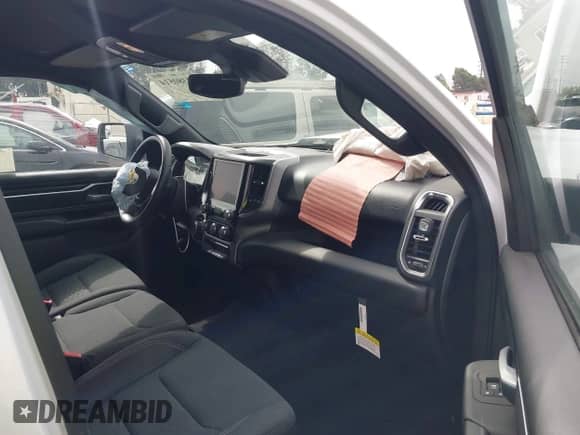 2025 Ram 1500 Big Horn z VIN 1C6RREFG1SN504598, wystawiony jako IAAI lot #42380514 z przebiegiem 7 657 mil mil oraz . Historia ofert i sprzedaży dostępna na DreamBid. Obrazek 5.