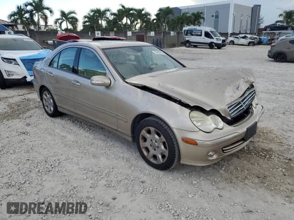 2005 Mercedes-Benz C 240 z VIN WDBRF81J65F667041, wystawiony jako Copart lot #82450355 z przebiegiem 145 521 mil mil oraz Szkoda całkowita • Salvage title. Historia ofert i sprzedaży dostępna na DreamBid. Obrazek 4.