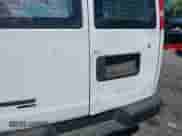 2011 Chevrolet Express Cargo z VIN 1GCSGAFX5B1149354, wystawiony jako IAAI lot #42196706 z przebiegiem Nie podano mil oraz . Historia ofert i sprzedaży dostępna na DreamBid. Obrazek 21.