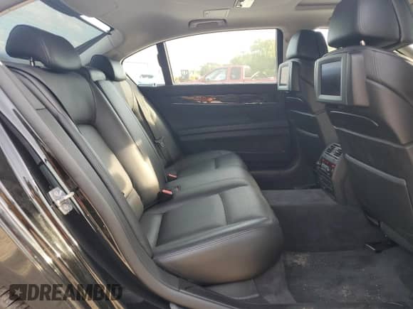 2012 BMW 7 Series 750Li xDrive z VIN WBAKC8C51CC435549, wystawiony jako Copart lot #67140995 z przebiegiem 209 518 mil mil oraz Szkoda całkowita • Salvage title. Historia ofert i sprzedaży dostępna na DreamBid. Obrazek 10.