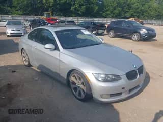 2009 BMW 3 Series 328i с VIN WBAWB33519P136121, выставлен на аукционе IAAI как лот 42600202 с пробегом 185 385 миль миль и . История ставок и продаж доступна на DreamBid. Изображение 1.