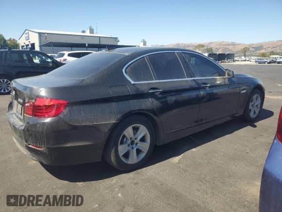 2013 BMW 5 Series 528i xDrive with VIN WBAXH5C50DDW12173, listed as a Copart auction lot 67232295 with 145,529 mi miles and Clean title. Bid and sale history available at DreamBid. Image 3.