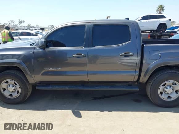 2016 Toyota Tacoma SR5 с VIN 5TFAX5GN7GX055884, выставлен на аукционе IAAI как лот 41943589 с пробегом 85 443 миль миль и . История ставок и продаж доступна на DreamBid. Изображение 14.