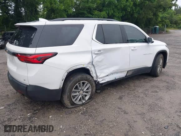 2023 Chevrolet Traverse LT Cloth z VIN 1GNERGKW2PJ325718, wystawiony jako IAAI lot #42370272 z przebiegiem 42 000 mil mil oraz . Historia ofert i sprzedaży dostępna na DreamBid. Obrazek 4.