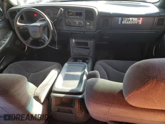 2000 GMC Sierra 1500 SLE with VIN 2GTEC19T3Y1113859, listed as a Copart auction lot 75319944 with 303,844 mi miles and Salvage title. Bid and sale history available at DreamBid. Image 8.