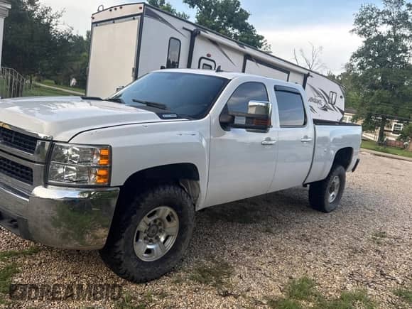 2008 Chevrolet Silverado 2500HD 1LT with VIN 1GCHK23638F117735, listed as a Copart auction lot 61693945 with 158,010 mi miles and Salvage title. Bid and sale history available at DreamBid. Image 2.