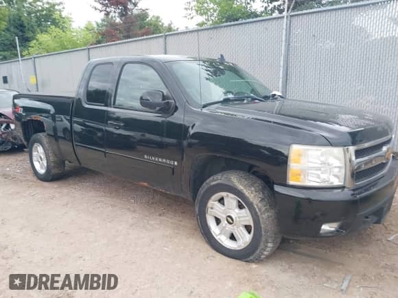 2008 Chevrolet Silverado 1500 2LT with VIN 2GCEK19J581202754, listed as a IAAI auction lot 42539152 with 163,402 mi miles and . Bid and sale history available at DreamBid. Image 1.