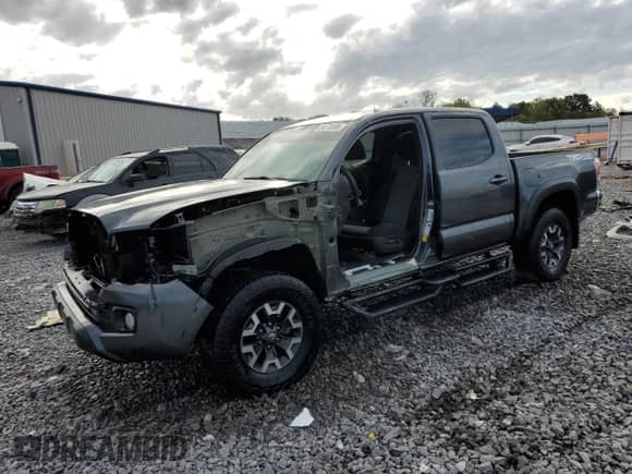 2022 Toyota Tacoma TRD Off Road with VIN 3TMCZ5AN4NM515100, listed as a Copart auction lot 84576995 with 33,917 mi miles and Salvage title. Bid and sale history available at DreamBid. Image 1.