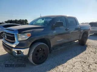 2014 Toyota Tundra SR5 z VIN 5TFDW5F14EX349948, wystawiony jako Copart lot #85598225 z przebiegiem 208 477 mil mil oraz Szkoda całkowita • Salvage title. Historia ofert i sprzedaży dostępna na DreamBid. Obrazek 1.