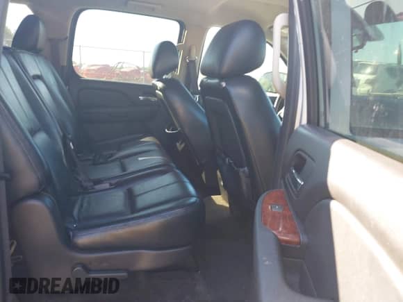2011 Chevrolet Suburban LS с VIN 1GNSCHE07BR333292, выставлен на аукционе IAAI как лот 43451403 с пробегом 196 552 миль миль и . История ставок и продаж доступна на DreamBid. Изображение 8.