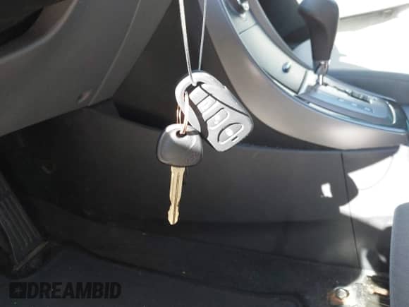 2013 Hyundai Elantra GLS z VIN KMHDH4AE0DU675062, wystawiony jako IAAI lot #43186022 z przebiegiem 146 855 mil mil oraz . Historia ofert i sprzedaży dostępna na DreamBid. Obrazek 11.