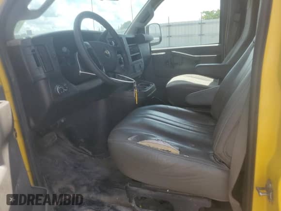 2020 Chevrolet Express Cargo с VIN 1GCWGAFPXL1252272, выставлен на аукционе Copart как лот 62793995 с пробегом 293 647 миль миль и Списание • Salvage title. История ставок и продаж доступна на DreamBid. Изображение 7.