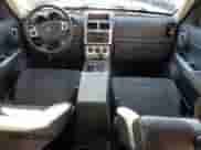 2011 Dodge Nitro SXT z VIN 1D4PU5GK5BW575754, wystawiony jako Copart lot #79841234 z przebiegiem 246 589 mil mil oraz Szkoda całkowita • Salvage title. Historia ofert i sprzedaży dostępna na DreamBid. Obrazek 8.